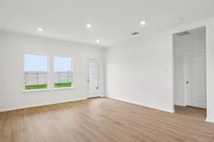 25524 Farmers Crop Ln, Elgin, TX 78621 - Photo 7