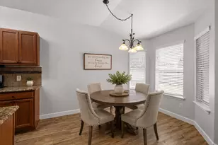 306 Creston St, Hutto, TX 78634 - Photo 5