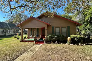 405 Mills St, Smithville, TX 78957 - Photo 3