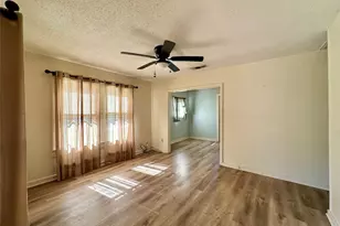 405 Mills St, Smithville, TX 78957 - Photo 7