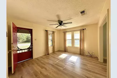 405 Mills Street, Smithville, TX 78957 - Photo 15