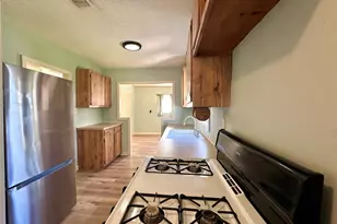 405 Mills St, Smithville, TX 78957 - Photo 11