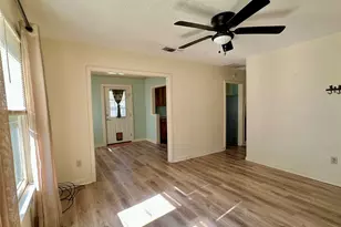 405 Mills St, Smithville, TX 78957 - Photo 7