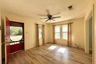 405 Mills St, Smithville, TX 78957 - Photo 15