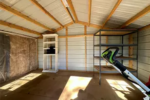 405 Mills St, Smithville, TX 78957 - Photo 21