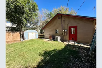 405 Mills Street, Smithville, TX 78957 - Photo 17