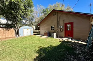 405 Mills St, Smithville, TX 78957 - Photo 17