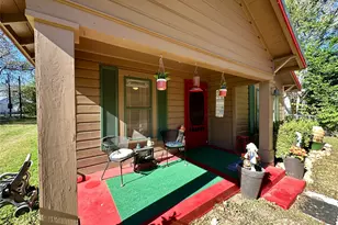 405 Mills St, Smithville, TX 78957 - Photo 5
