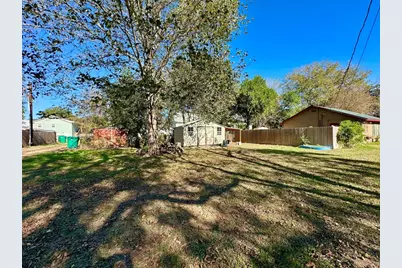405 Mills Street, Smithville, TX 78957 - Photo 19