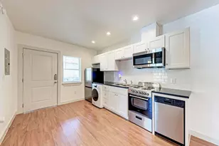 306 E 30th St, Austin, TX 78705 - Photo 13
