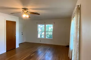 408 S Grimes St, Giddings, TX 78942 - Photo 5