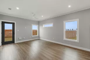 2025 Applewood Dr, Lockhart, TX 78644 - Photo 23