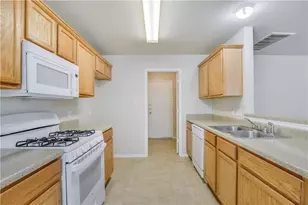 11705 Raymond C Ewry Ln, Austin, TX 78748 - Photo 5