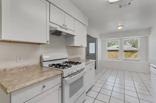 212 Rockcrest Dr, Georgetown, TX 78628 - Photo 9