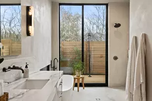 910 W Johanna St, Austin, TX 78704 - Photo 15