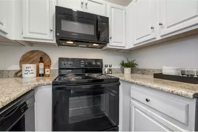 915 22nd 1/2 Street W #101, Austin, TX 78705 - Photo 3