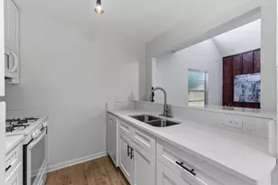 2711 St Edwards Cir, Austin, TX 78704 - Photo 15