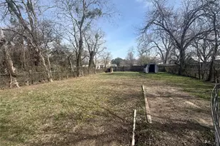 1120 St Paul St, Gonzales, TX 78629 - Photo 9