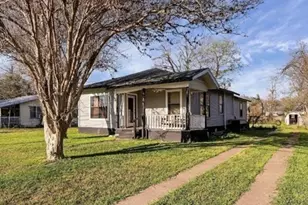 1120 St Paul St, Gonzales, TX 78629 - Photo 3