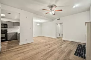 1910 Robbins Pl, Austin, TX 78705 - Photo 7