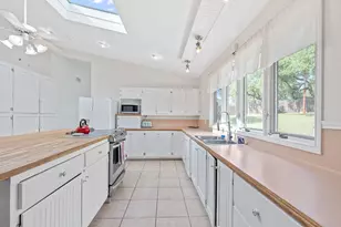 8705 S View Rd, Austin, TX 78737 - Photo 13