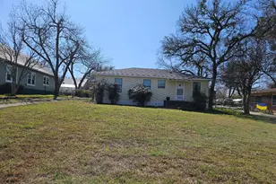 1130 N Main St, Elgin, TX 78621 - Photo 3