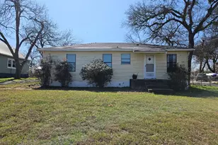 1130 N Main St, Elgin, TX 78621 - Photo 1