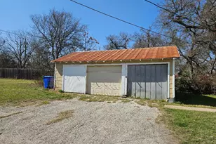 1130 N Main St, Elgin, TX 78621 - Photo 11