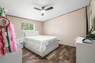 124 Twin Lakes Ln, Bastrop, TX 78602 - Photo 11