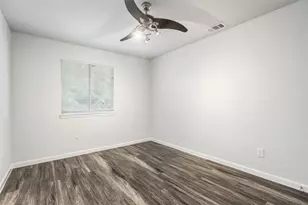 7415 Vintage Hills Dr, Austin, TX 78723 - Photo 11