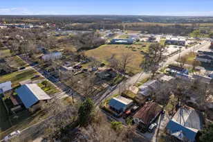 503 W Alamo St, Elgin, TX 78621 - Photo 15