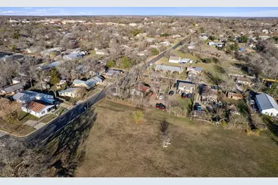 503 W Alamo Street, Elgin, TX 78621 - Photo 9