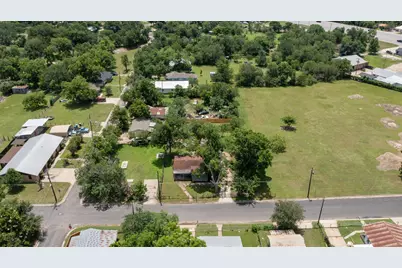 503 W Alamo Street, Elgin, TX 78621 - Photo 3