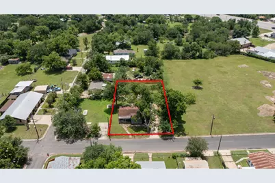 503 W Alamo Street, Elgin, TX 78621 - Photo 1