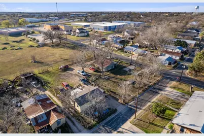 503 W Alamo Street, Elgin, TX 78621 - Photo 13