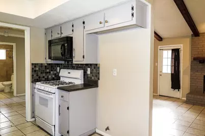 308 Golden Oaks Drive, Georgetown, TX 78628 - Photo 7