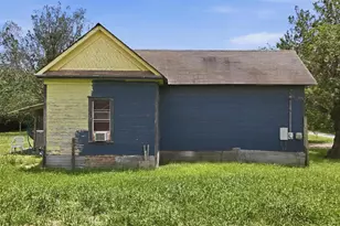 148 Brenham St, McDade, TX 78650 - Photo 37