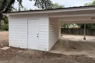 1005 Hazelton St, San Marcos, TX 78666 - Photo 15