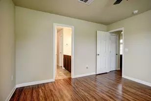 410 S Hunting Lodge Ln, Bastrop, TX 78602 - Photo 17