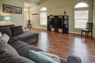 410 S Hunting Lodge Ln, Bastrop, TX 78602 - Photo 9