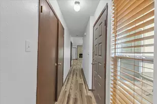 8713 Pineridge Dr, Austin, TX 78729 - Photo 11