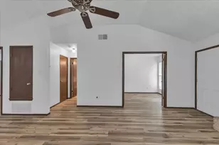 8713 Pineridge Dr, Austin, TX 78729 - Photo 19