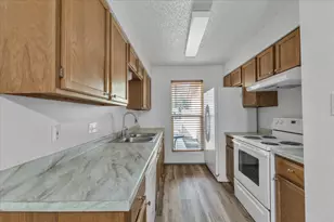 8713 Pineridge Dr, Austin, TX 78729 - Photo 11