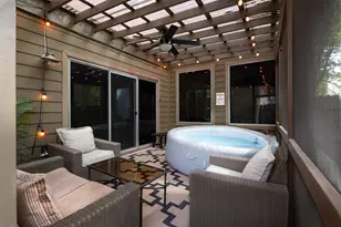2302 E 9th St, Austin, TX 78702 - Photo 27