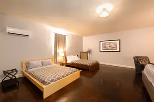 2302 E 9th St, Austin, TX 78702 - Photo 11