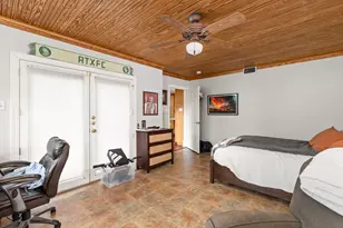 811 E 46th St, Austin, TX 78751 - Photo 15