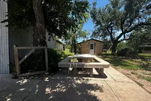 212 Bluebonnet Ln, Liberty Hill, TX 78642 - Photo 19