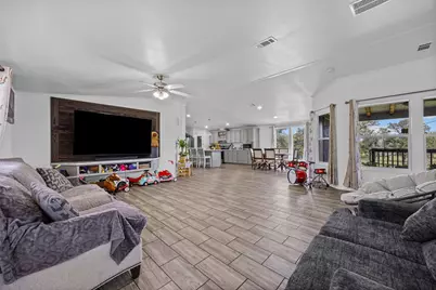 685 Thousand Oaks Drive, Cedar Creek, TX 78612 - Photo 9