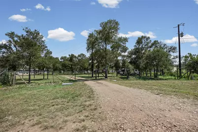685 Thousand Oaks Drive, Cedar Creek, TX 78612 - Photo 3