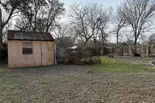 1109 Pecos St, Lockhart, TX 78644 - Photo 15